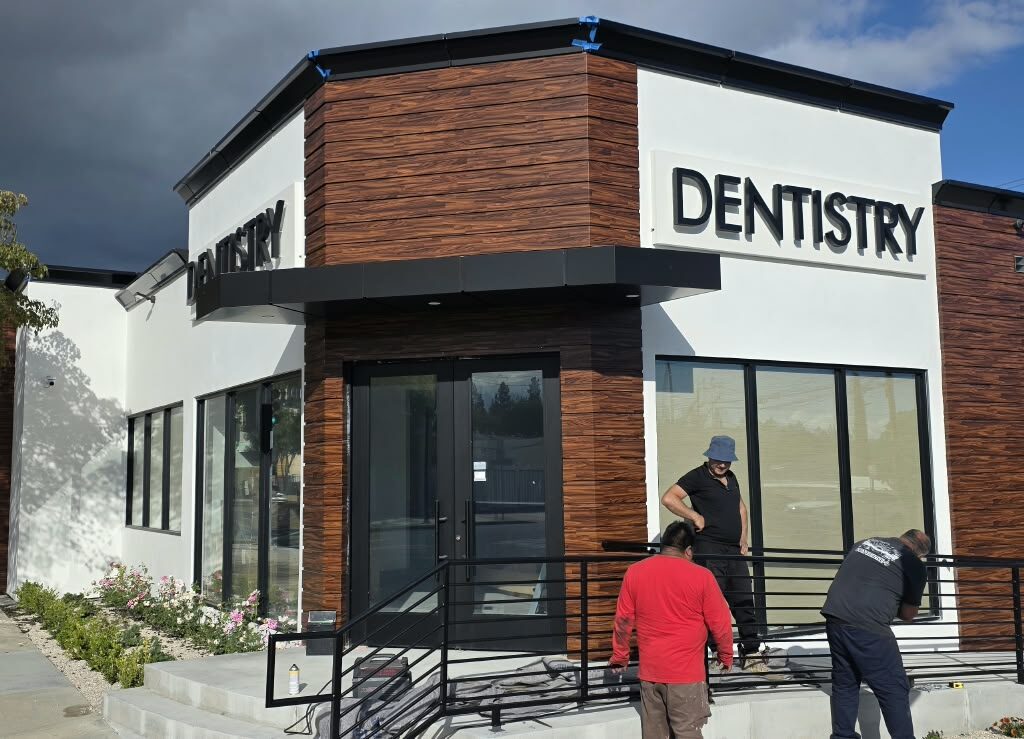 Commercial ACP facade on multifamily building in Los Angeles