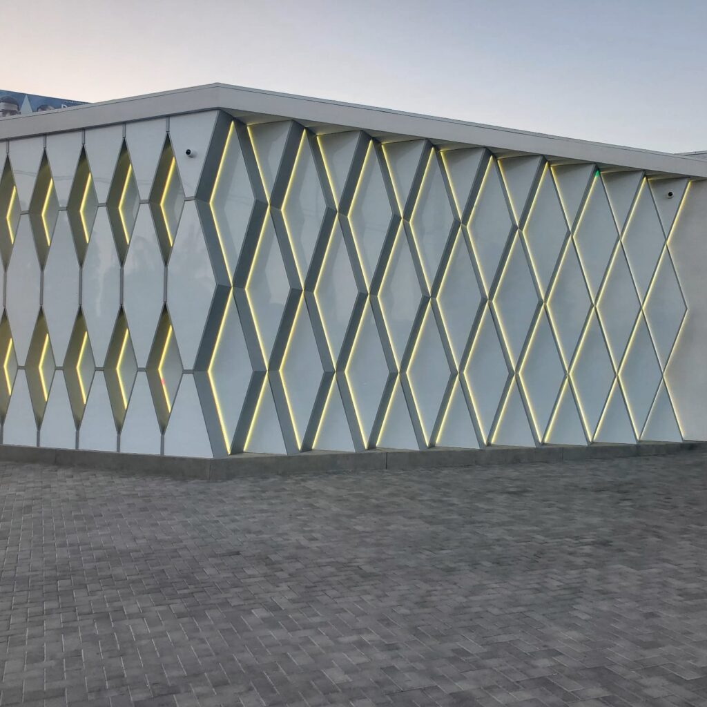 ACP facade on multifamily residential project in Los Angeles